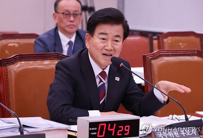 답변하는 정동영 통일부 장관 후보자 (서울=연합뉴스) 김주형 기자 = 정동영 통일부 장관 후보자가 14일 서울 여의도 국회 외교통일위원회에서 열린 인사청문회에서 의원 질의에 답변하고 있다. 2025.7.14 kjhpress@yna.co.kr
