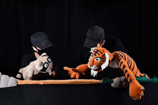 수원시어린이집연합회 협력 통해 찾아가는 공연으로 선보일 '극단 애기똥풀'의 '호랑이와 도둑놈'.