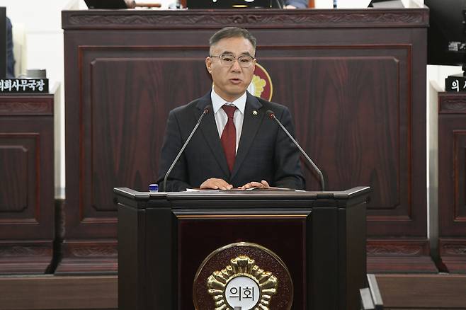 화성시의회 김상수 의원이 5분 발언을 하고 있다./화성시의회