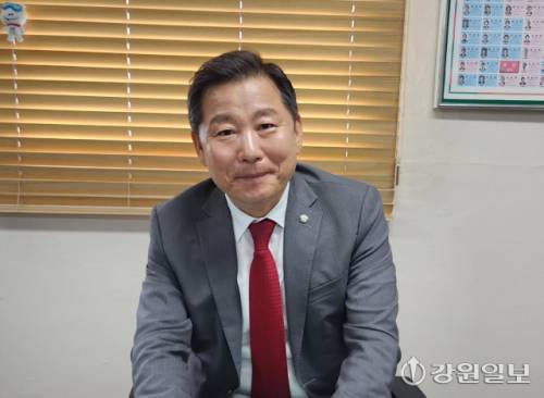 ◇이철규 국민의힘 신임 강원도당위원장은 14일 본보와의 인터뷰에서 지선승리를 위해 모든 포커스를 맞추겠다고 다짐했다. 이현정기자