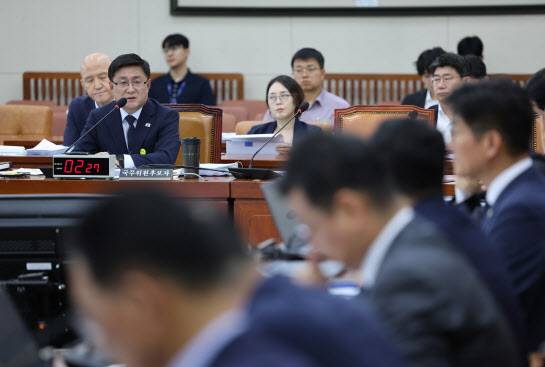 김성환 환경부 장관 후보자가 15일 서울 여의도 국회 환경노동위원회에서 열린 인사청문회에서 발언하고 있다. (사진=뉴시스)