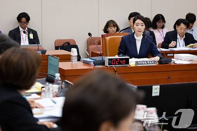 강선우 여성가족부 장관 후보자가 14일 서울 여의도 국회에서 열린 인사청문회에 출석해 의원 질의에 답하고 있다. 2025.7.14/뉴스1 ⓒ News1 유승관 기자