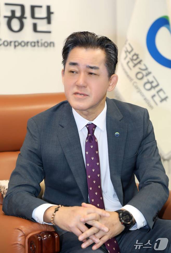 인천 서구 한국환경공단 집무실에서 뉴스1 제주본부와 인터뷰하는 임상준 한국환경공단 이사장. (한국환경공단 제공, 재판매 및 DB 금지)