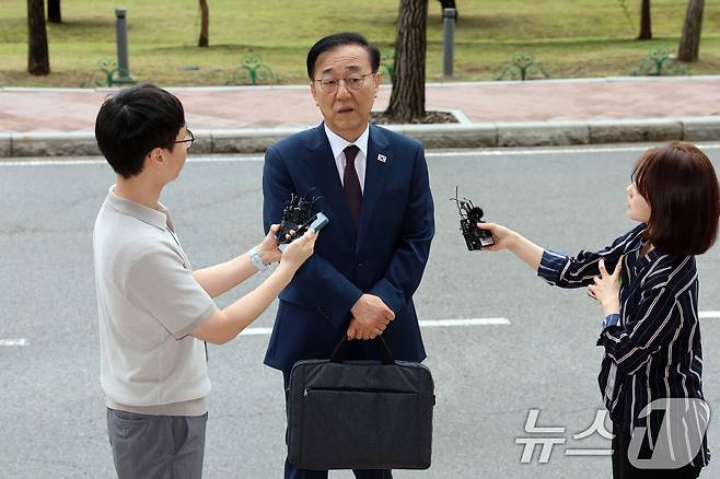 김윤덕 국토교통부 장관 후보자가 15일 오전 경기 과천시 정부과천청사에 마련된 인사청문회 사무실로 출근하며 소감을 밝히고 있다. 2025.7.15/뉴스1 ⓒ News1 황기선 기자
