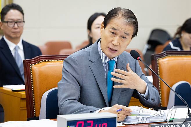 권오을 국가보훈부 장관 후보자가 15일 서울 여의도 국회에서 열린 인사청문회에서 의원 질의에 답하고 있다. 2025.7.15/뉴스1 ⓒ News1 유승관 기자