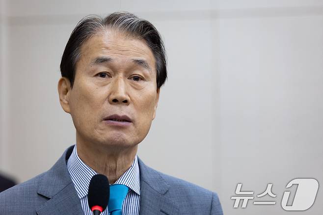 권오을 국가보훈부 장관 후보자가 15일 서울 여의도 국회에서 열린 인사청문회에서 모두 발언을 하고 있다. 2025.7.15/뉴스1 ⓒ News1 유승관 기자