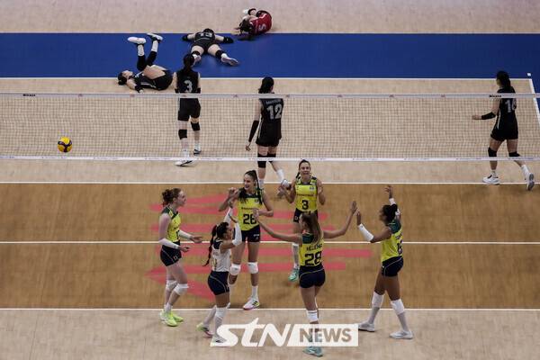 발리볼네이션스리그(VNL)에서 강등이 확정된 한국 대표팀. /사진=뉴시스(AP)