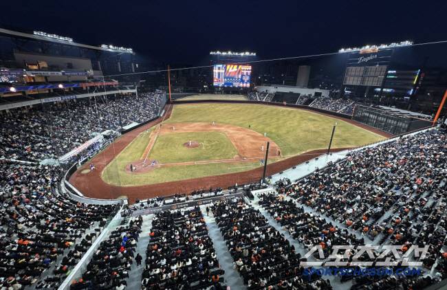 17일 대전 한화생명볼파크에서 열린 KBO리그 시범경기 한화와 삼성의 경기. 1만 1천석 매진을 기록한 한화생명볼파크. 대전=송정헌 기자songs@sportschosun.com/2025.03.17/