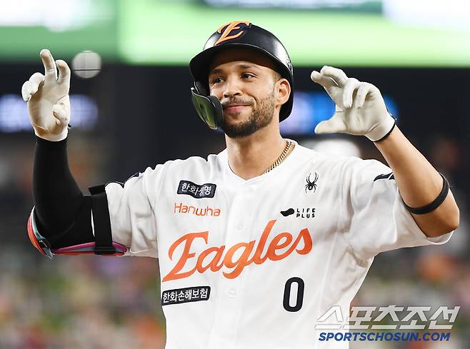 3일 대전 한화생명볼파크에서 열린 NC-한화전. 4회말 1사 2루 리베라토가 안타를 친 후 기뻐하고 있다. 대전=정재근 기자 cjg@sportschosun.com/2025.7.3/