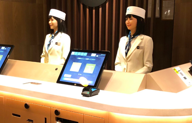 일본 헨나호텔의 로봇 직원들. 헨나호텔 홈페이지