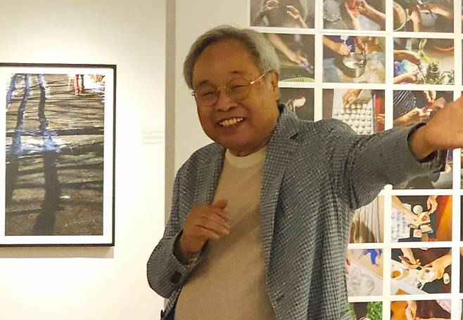 사진가 박찬원, 2025년 7월 사진 전시장에서.