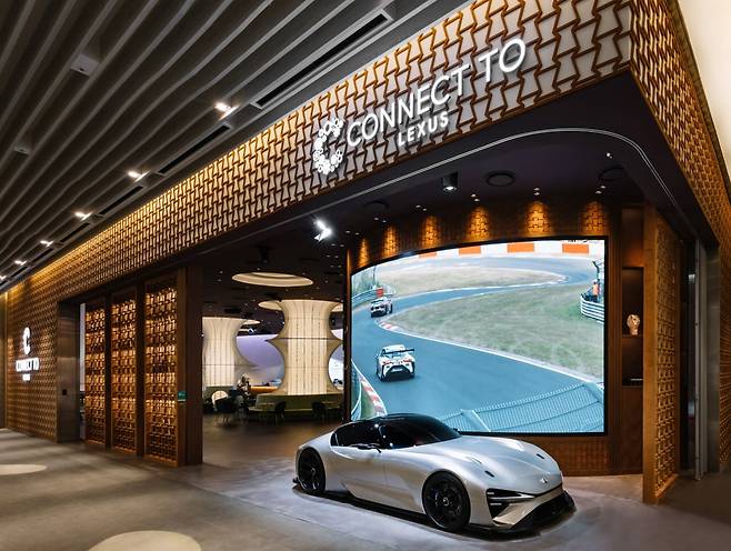 서울 송파구 롯데월드몰에 위치한 렉서스 전시장 '커넥트투'. /렉서스