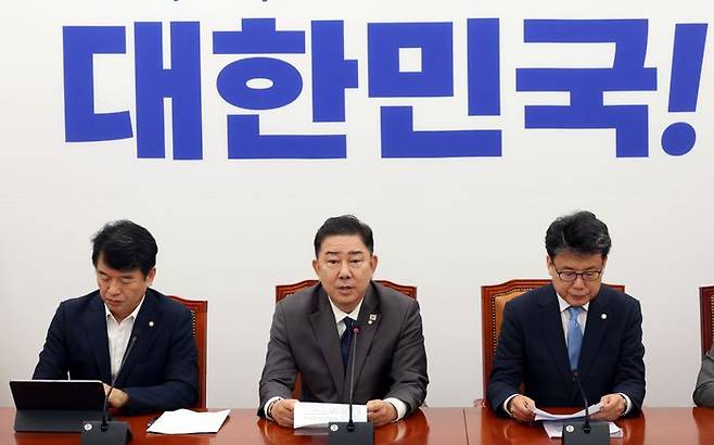 김병기 더불어민주당 대표직무대행 겸 원내대표가 15일 오전 국회에서 열린 원내대책회의에서 발언을 하고 있다. ⓒ뉴시스