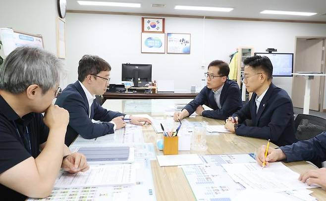 안양시 및 경기도 철도 관계자가 지난 11일 서울 서부선·위례과천선 안양권 연장 추진을 위한 면담을 가졌다.ⓒ안양시 제공