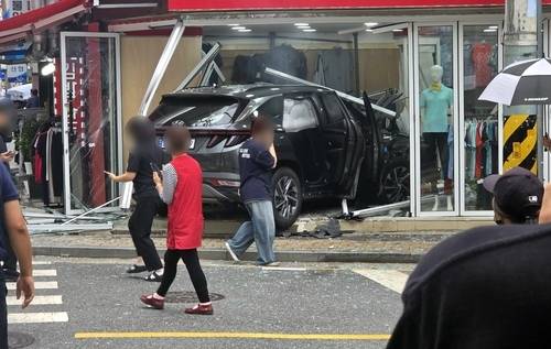 경기 광주시 역동의 한 사거리에서 발생한 사고 현장. [독자 제공=연합뉴스]