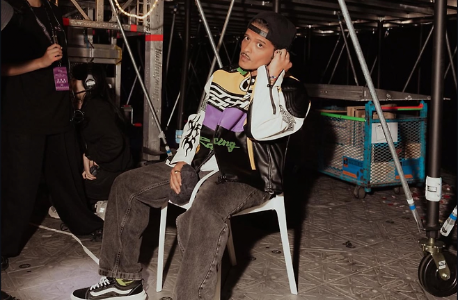 image.png 로제 덕분에 빚 거의 다 갚았다는 브루노 마스