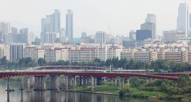 서울 강남구 압구정 일대 아파트 단지 전경. 연합뉴스