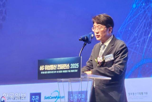 최우혁 과학기술정보통신부 정보보호네트워크정책관이 15일 서울 강남구 양재 엘타워에서 류제명 과기정통부 2차관의 축사를 대독하고 있다. 김태연 기자