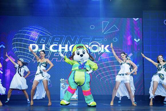 롯데월드 어드벤처 부산에서 ‘초록이의 워터댄스 파티’ 공연이 펼쳐지고 있다. [사진=롯데월드 어드벤처 부산]