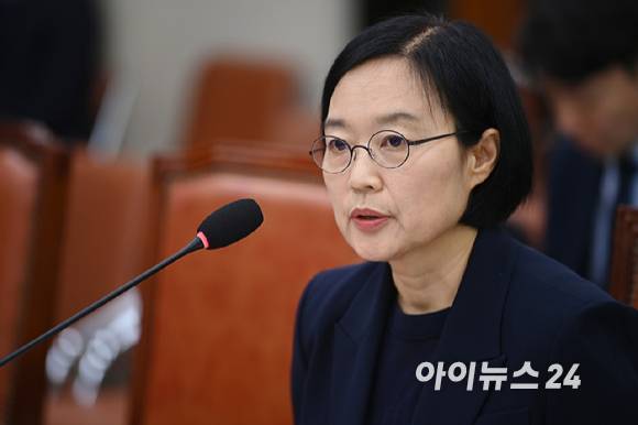 한성숙 중소벤처기업부 장관 후보자가 15일 오전 서울 여의도 국회 산업통산자원중소벤처기업위원회에서 열린 인사청문회에서 질의에 답변하고 있다. [사진=곽영래 기자]