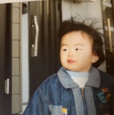 조노우치는 어린 시절에는 턱이 자라지 않았다고 밝혔다. [사진=SCMP 캡쳐]