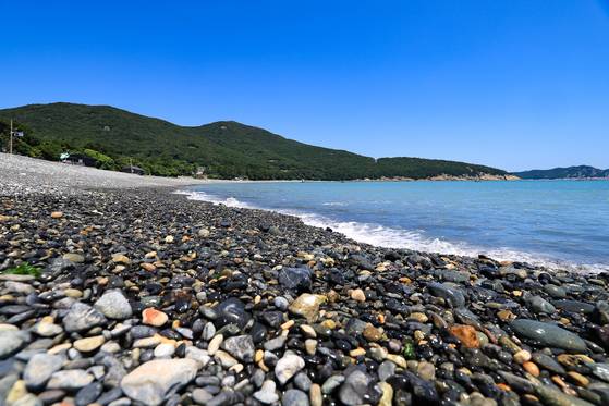 ‘블루 플래그’를 5년 연속 인증 받은 예송리해수욕장. [사진 완도군]