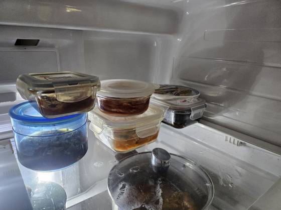 김형석 교수 냉장고 안 반찬들. 정세희 기자