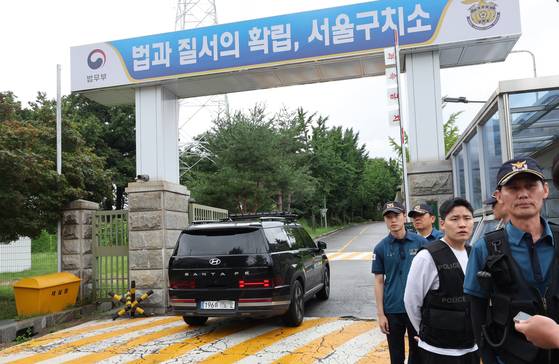'12·3 비상계엄' 관련 내란·외환 의혹을 수사하는 조은석 특별검사팀이 윤석열 전 대통령에 대한 강제 구인 실패와 관련해 경위 파악에 나섰다. 연합뉴스