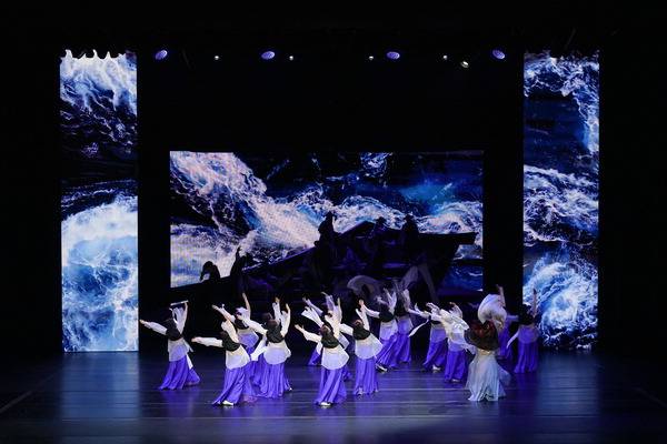 국립부산국악원의 무용극 ‘춤, 조선통신사-유마도를 그리다’ 공연 장면.  부산국악원 제공