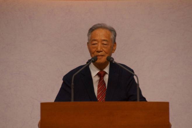 김명석 전기총연 이사장이 임원 발표를 하고 있다. 김 이사장은 임원 발표 후  “기도 운동을 통해 북한 동포를 구원하고 세계 선교를 이루는 놀라운 역사가 일어나길 소망한다”고 말했다.