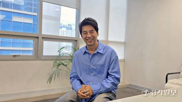 16일 개봉을 앞둔 애니메이션 ‘킹 오브 킹스’로 돌아온 배우 권오중씨가 경기일보와의 인터뷰를 통해 오랜만에 대중과의 만남에 나섰다. 권 씨는 최근 젊은 세대에게 큰 인기를 누리는 김병욱표 시트콤 ‘순풍 산부인과’, '웬만해선 그들을 막을 수 없다’의 코믹 캐릭터와는 또 다른 매력을 보여줄 예정이다. 이나경기자