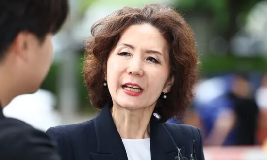 이진숙 부총리 겸 교육부 장관 후보자가 지난 6월 30일 서울 여의도 한국교육시설안전원에 마련된 인사청문회 준비 사무실로 출근하며 취재진의 질문을 듣고 있다. (사진=연합뉴스)