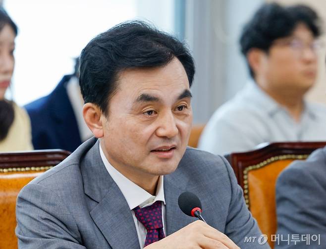 국방부 장관 후보인 안규백 더불어민주당 의원이 9일 오전 서울 여의도 국회에서 열린 제427회국회(임시회) 기획재정위원회 제1차 전체회의에서 인사말을 하고 있다. / 사진=뉴스1