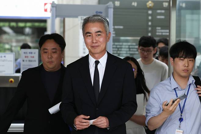 암호화폐 '위믹스'(WEMIX) 유통량 조작 의혹 혐의로 불구속기소 된 장현국 전 위메이드 대표이사가 15일 오후 서울 양천구 서울남부지법에서 열린 자본시장법 위반 1심 선고에서 무죄를 선고받은 후 법정을 나서고 있다./사진=뉴스1.