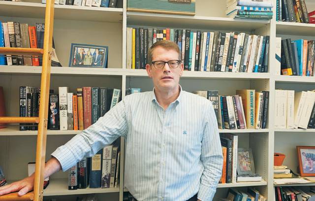 대릴 프레스 다트머스대 교수가 지난 8일 미국 뉴햄프셔주 하노버 다트머스대 캠퍼스에서 도널드 트럼프 미국 행정부의 외교 정책과 한국의 대응 방향에 대해 설명하고 있다.