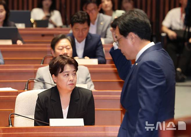 [서울=뉴시스] 김명년 기자 = 윤희숙 국민의힘 혁신위원장이 9일 오후 서울 여의도 국회에서 열린 긴급의원총회에 참석해 있다. 2025.07.09. kmn@newsis.com