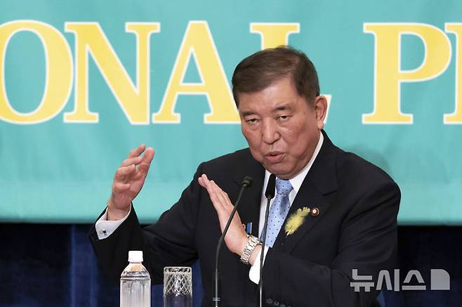 [도쿄=AP/뉴시스] 일본 정부는 15일 외국인 정책의 '사령탑' 역할을 할 총괄조직 사무국을 내각관방에 설치했다. 사진은 이시바 시게루 일본 총리가 지난 2일 도쿄에서 열린 당수 토론회에서 발언하고 있는 모습.  2025.07.15.