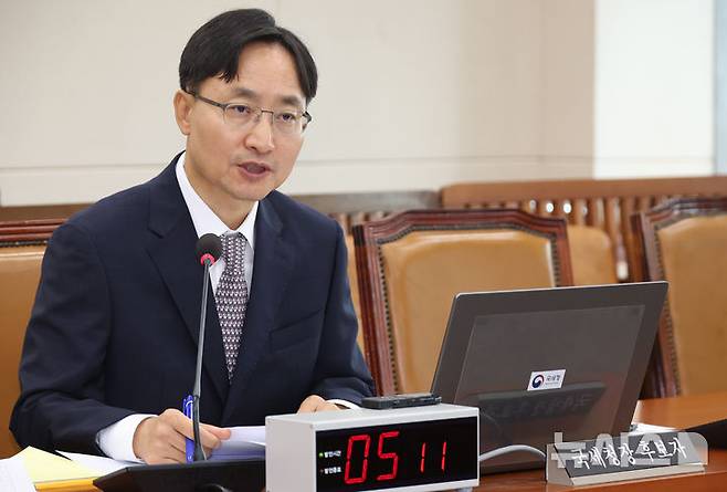 [서울=뉴시스] 조성봉 기자 = 임광현 국세청장 후보자가 15일 서울 여의도 국회 기획재정위원회에서 열린 인사청문회에서 의원의 질의에 답변하고 있다. 2025.07.15. suncho21@newsis.com