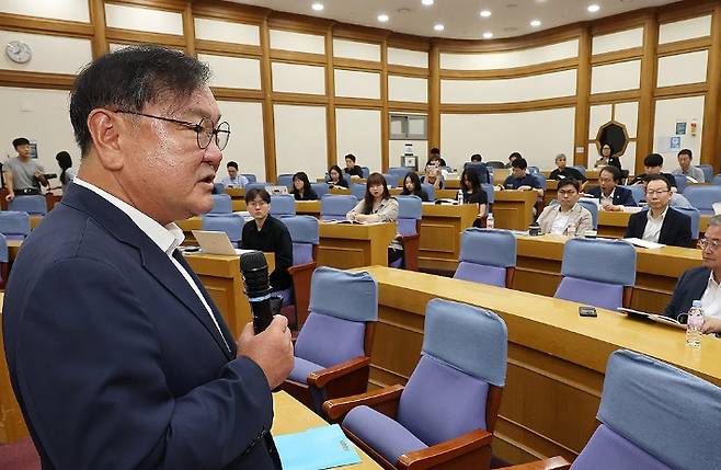 15일 서울 여의도 국회 의원회관에서 열린 '경제는 민주당 : 코스피 5000시대 실현을 위해 민주당이 할 일 : 주식편'에서 더불어민주당 김태년 의원이 발언하고 있다. 연합뉴스