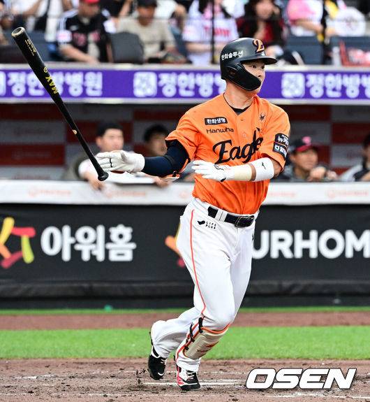 [OSEN=대전, 지형준 기자] 4회말 1사 1,3루에서 한화 이도윤이 1타점 적시타를 날리고 있다. 2025.06.15 /jpnews@osen.co.kr