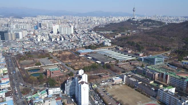 대구의 새로운 중심축으로 떠오르는 달서구가 대구시 신청사 유치와 적극적인 인구정책을 통해 제2의 도약을 꿈꾼다. 대구시 신청사가 들어설 두류정수장 부지 전경. 대구 달서구 제공
