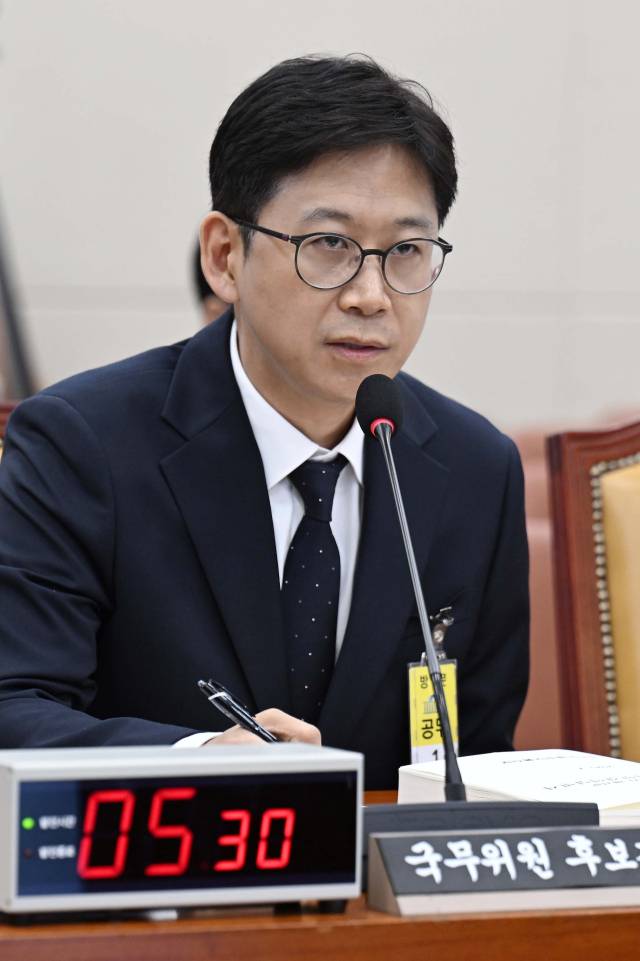 배경훈 과학기술정보통신부 장관 후보자가 14일 서울 여의도 국회에서 열린 국회 과학기술정보방송통신위원회의 인사청문회에서 의원 질의에 답변하고 있다. 조태형 기자