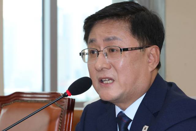 김성환 환경부 장관 후보자가 15일 국회 환경노동위원회에서 열린 인사청문회에서 위원 질의에 답하고 있다. 연합뉴스