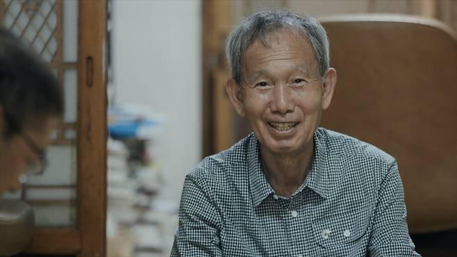 문형배 전 헌법재판관은 김장하 선생(위)에게 학비를 지원받은 장학생 중 한 명이다. ⓒMBC 경남 제공