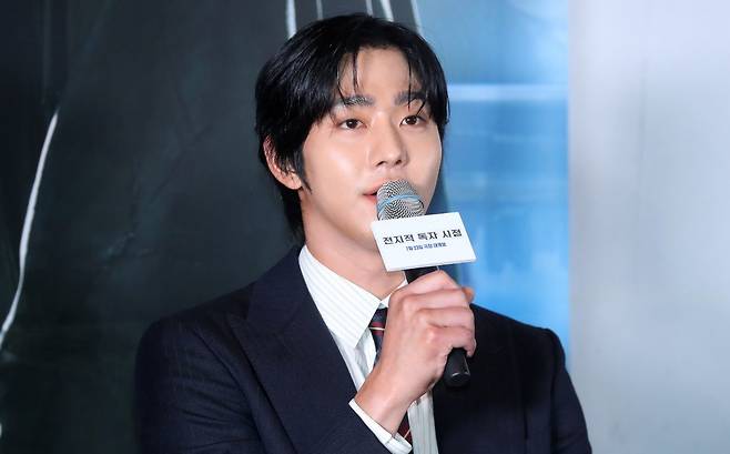 [서울=뉴시스] 김혜진 기자 = 배우 안효섭이 15일 오후 서울 강남구 메가박스 코엑스에서 열린 영화 ‘전지적 독자 시점’(감독 김병우) 언론시사회에서 인사말을 하고 있다. 2025.07.15. jini@newsis.com
