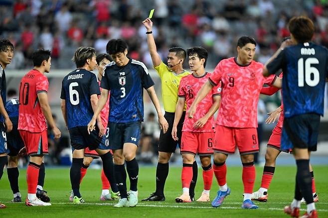 E-1 챔피언십의 사실상 결승전이라 할 수 있었던 한국과 일본의 대회 남자부 최종전이 열린 15일 용인미르스타디움은 각국 축구협회장들은 물론, 취재진의 열기로 들끓었다. 사진제공｜대한축구협회