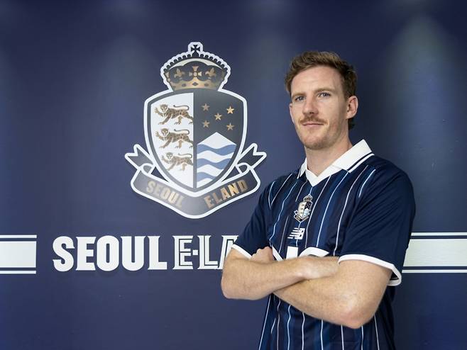 서울이랜드 센터백 아론. /사진=서울이랜드 제공