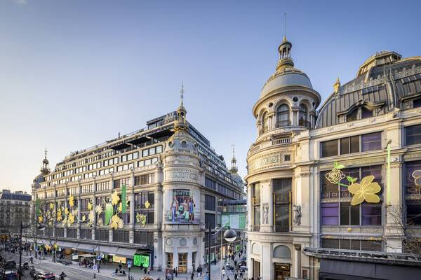 프랭탕이 창립 160주년을 맞아 대규모 캠페인 '프랭탕, 파리의 아이콘(Printemps, Icône de Paris)'을 선보인다 / 프랭탕 백화점&nbsp;