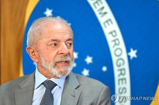 14일(현지시간) 택시업계 지원 프로그램을 발표하는 룰라 브라질 대통령 [브라질리아 AFP=연합뉴스. 재판매 및 DB 금지]