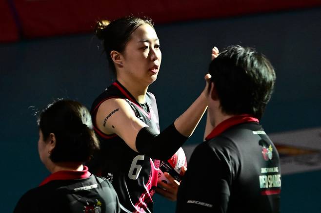 여자배구 정관장의 미들 블로커 박은진(중앙) [한국배구연맹 제공. 재판매 및 DB 금지]